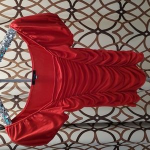 Off the Shoulder fitted red top. Form fitting